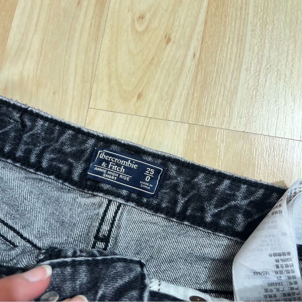 Abercrombie & Fitch Women’s Black Wash Distressed Annie High Rise Short Size0/25 - Picture 4 of 5